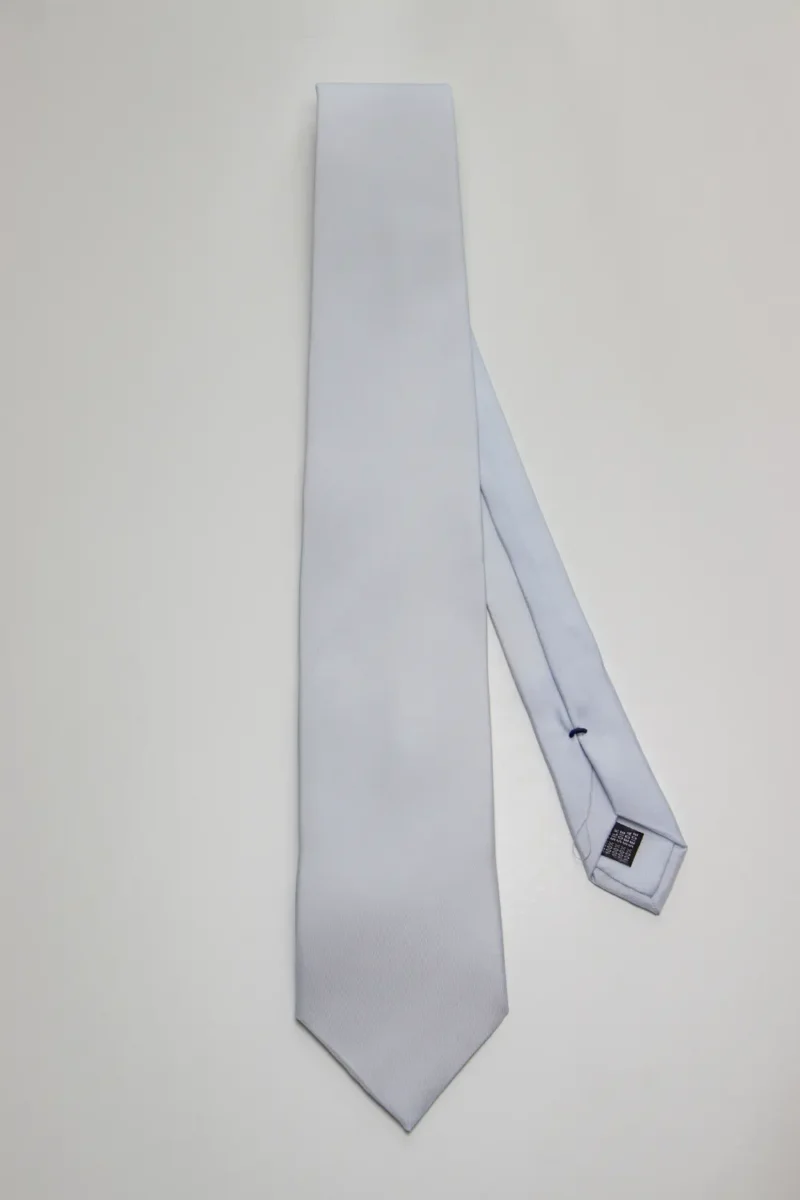 Corbata lisa celeste grisácea