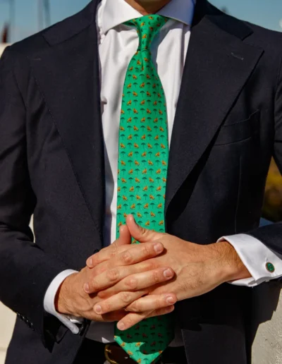 corbata-leones-verde-hierba
