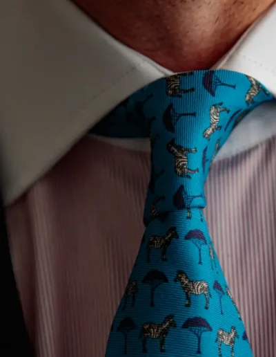 Corbata-cebra-azul-noche-tejido