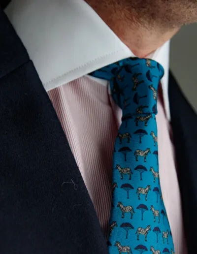 Corbata-cebra-azul-noche-modelo