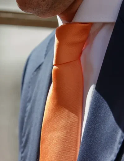 corbata-lisa-naranja-pastel-modelo-2