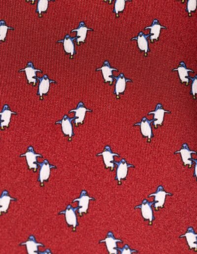 Corbata-seda-twill-pingüino-burdeos-tejido